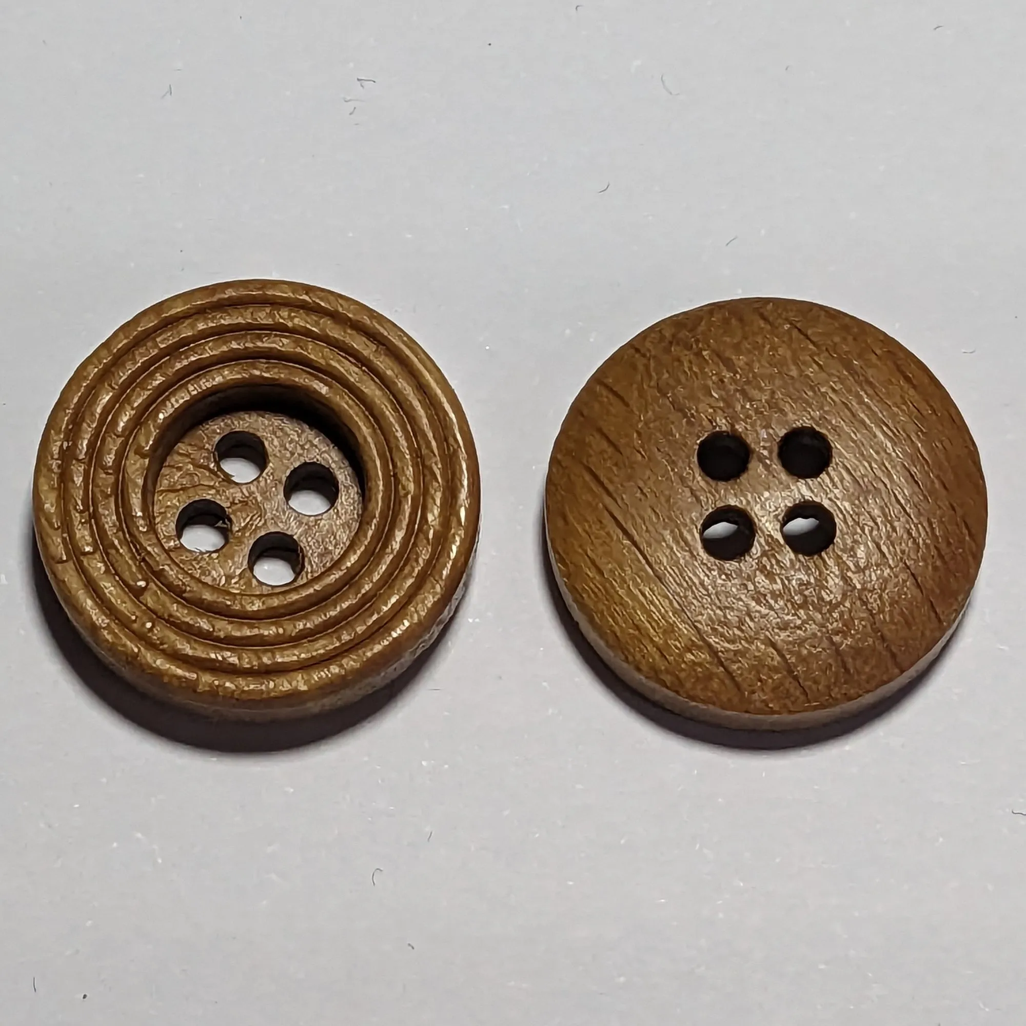 18mm Beech Wood 4 Hole Patterned Buttons