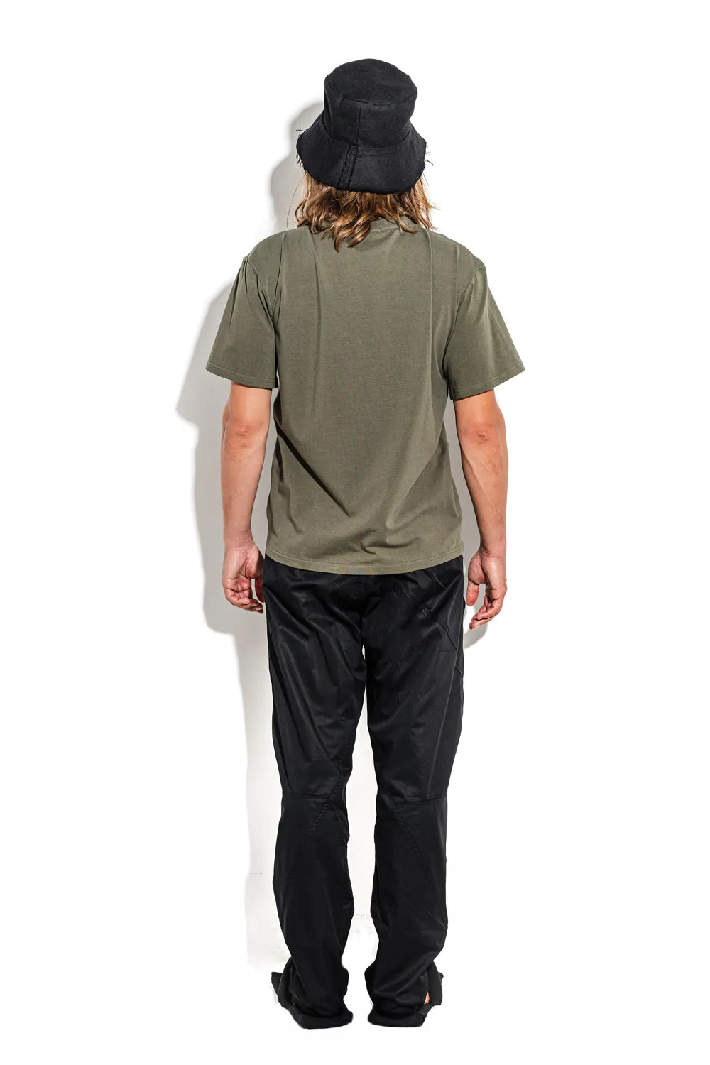 Khaki T-shirt with a geometric seam