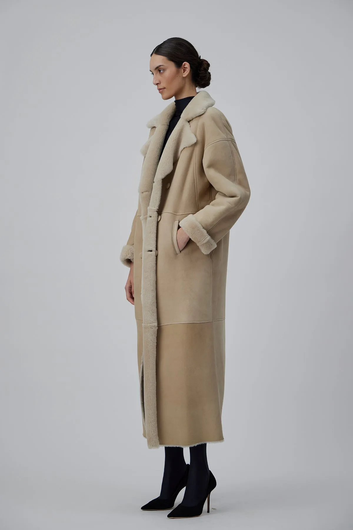 LONG SHEARLING COAT IN MACCHIATO