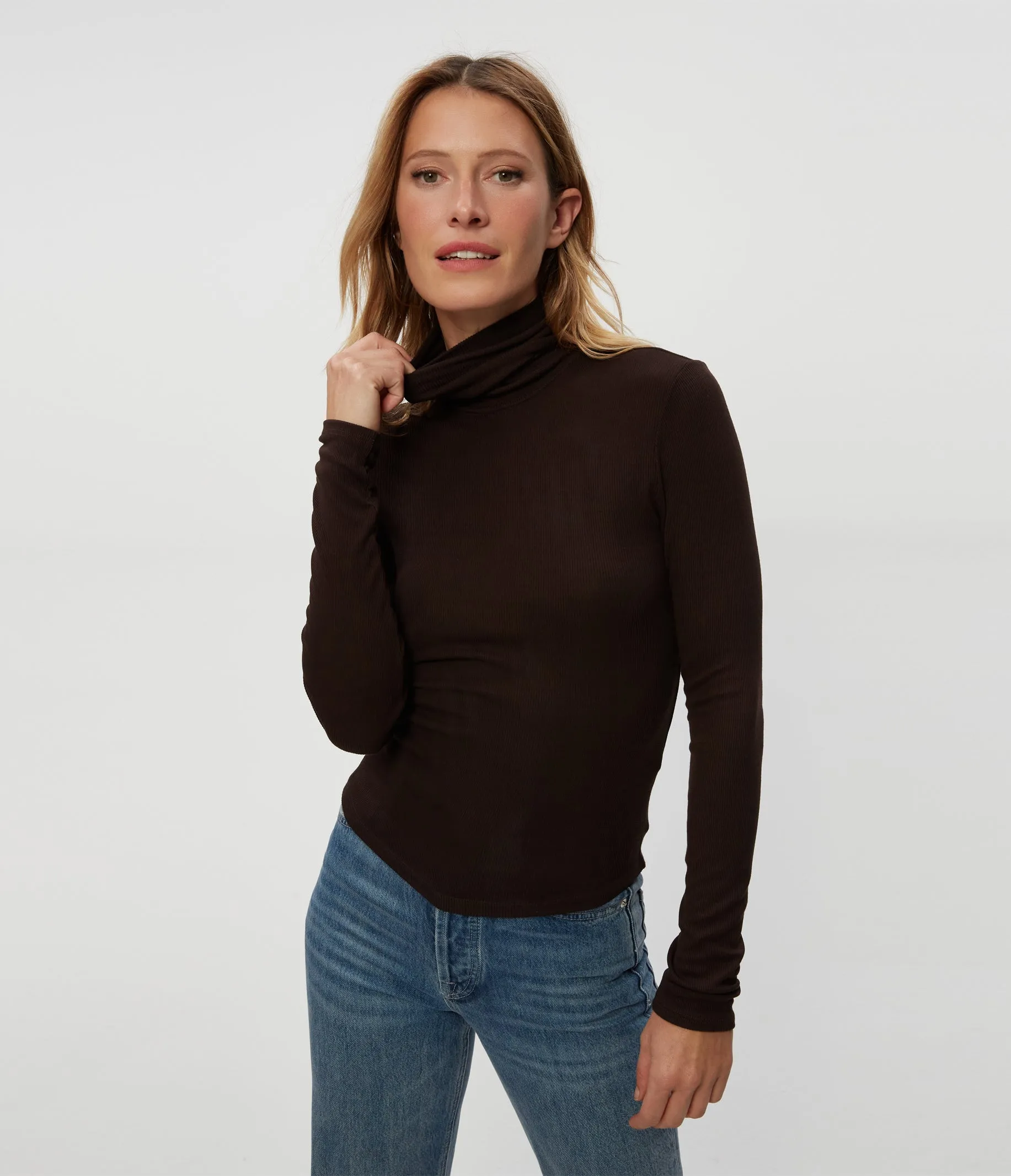 Tara Crop Turtleneck