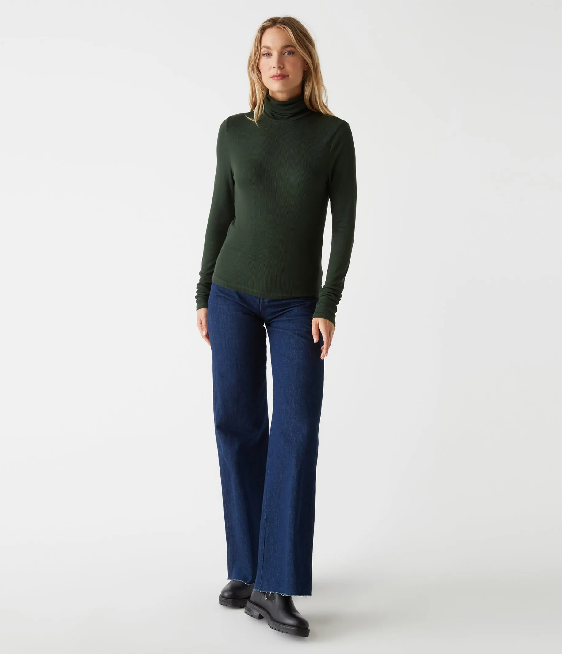 Tara Crop Turtleneck